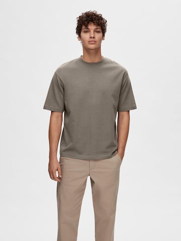 T-Shirt 'OSCAR' SELECTED HOMME en marron : devant