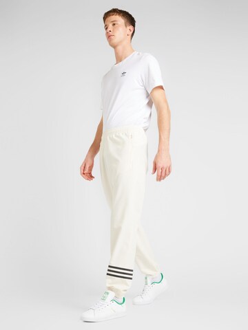 Tapered Pantaloni 'NEUCLASSIC' di ADIDAS ORIGINALS in bianco