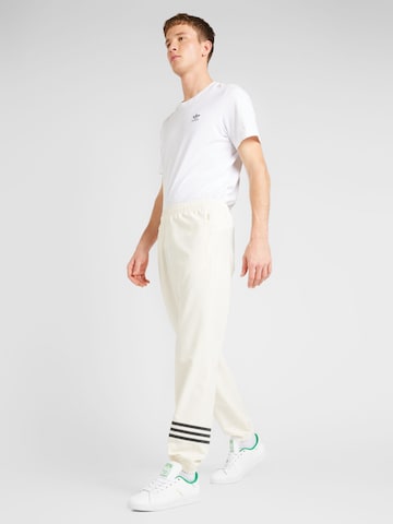 ADIDAS ORIGINALS Tapered Παντελόνι 'NEUCLASSIC' σε λευκό