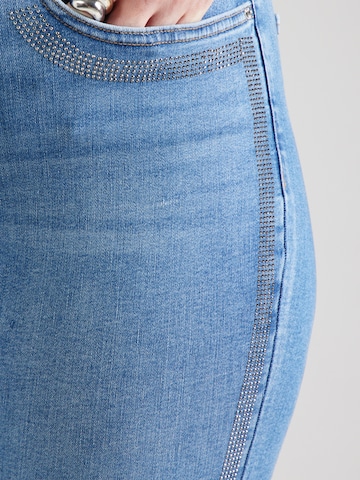 ONLY Carmakoma - Slimfit Vaquero 'CARWILLY' en azul