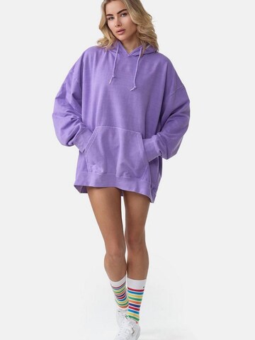 Worldclassca Sweatshirt in Purple: front