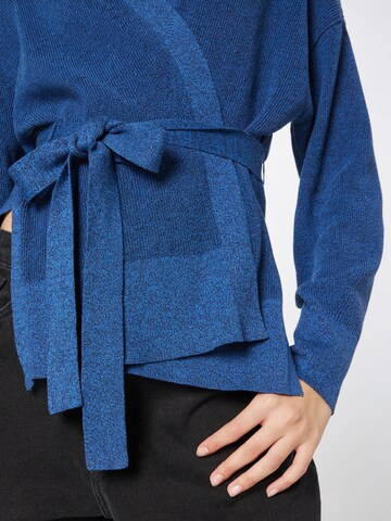 ESPRIT Плетена жилетка в синьо