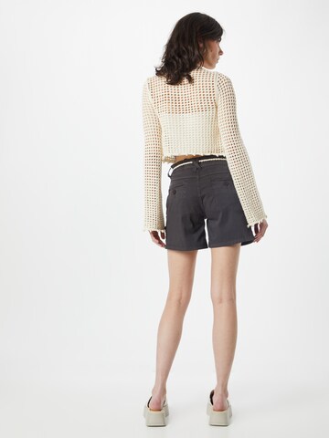 Sublevel Regular Shorts in Grau