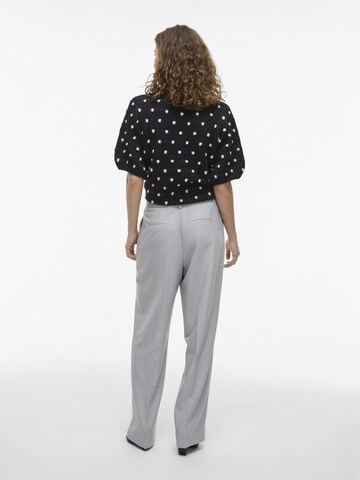VILA Regular Trousers with creases 'VISiffe' in Grey