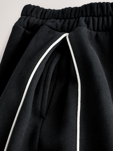 Wide leg Pantaloni sport de la Next pe negru