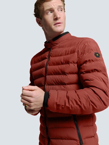 No Excess Between-season jacket in Red