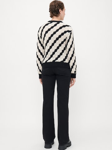 Vero Moda Tall Sweter 'VMBUBLY' w kolorze czarny