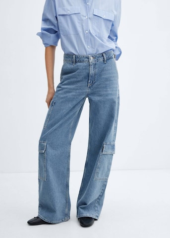 MANGO Loose fit Cargo Jeans in Blue: front