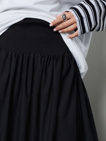 Next Krilo | črna barva