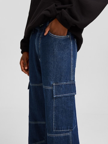 Bershka Loose fit Cargo jeans in Blue