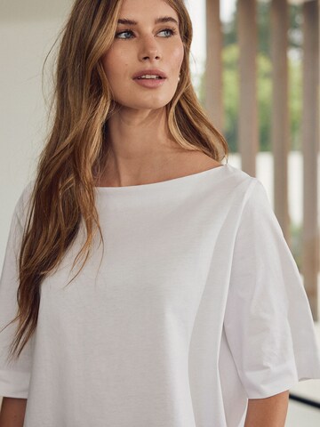 Tricou de la Next pe alb