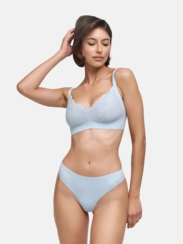String 'Tanga mit Spitze' di cfab (formerly creamy fabrics) in blu: frontale