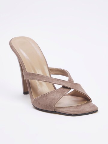 Trendyol Mule in Brown: front