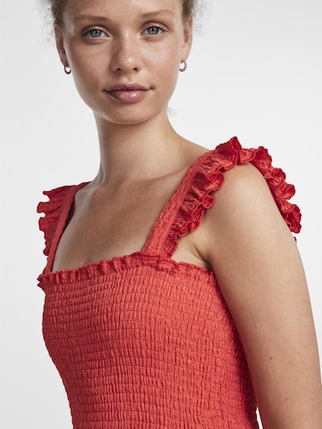 Rochie de vară 'Keegan' de la PIECES pe roșu