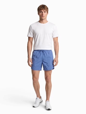 NIKE Regular Sportshorts in Blau