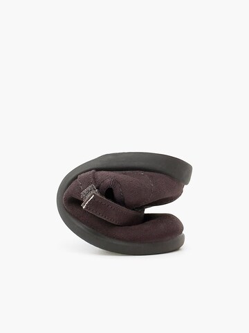 Pisamonas - Bailarina en gris