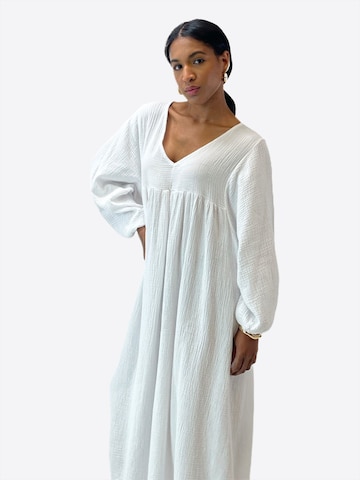 Elara Kleid in Weiß