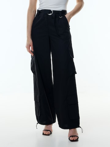 Loosefit Pantalon cargo 'Nia' EDITED en noir : devant