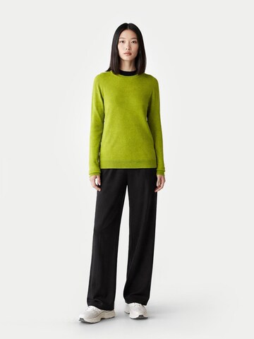 GOBI Cashmere Trui 'Women's Essential Cashmere Crewneck Sweater' in Geel