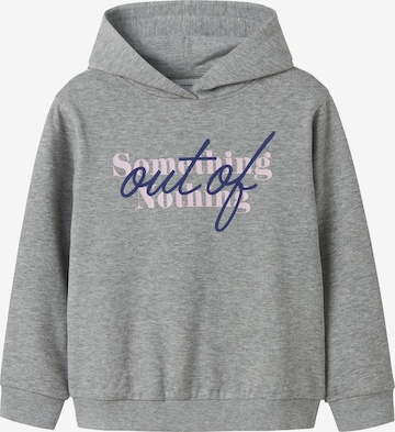 NAME ITSweater majica 'NKFOFINA' - siva boja: prednji dio