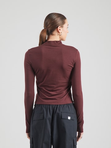 Tricou de la Nike Sportswear pe roșu