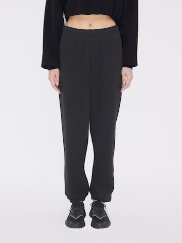 Tapered Pantaloni 'Ruby' de la LeGer by Lena Gercke pe gri: față