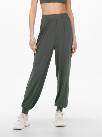 Effilé Pantalon de sport 'Miki' ONLY PLAY en gris : devant