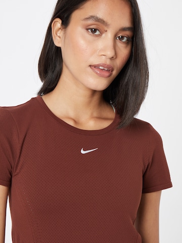 T-shirt fonctionnel 'AURA' NIKE en marron