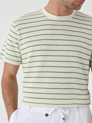 Tricou de la Antioch pe verde