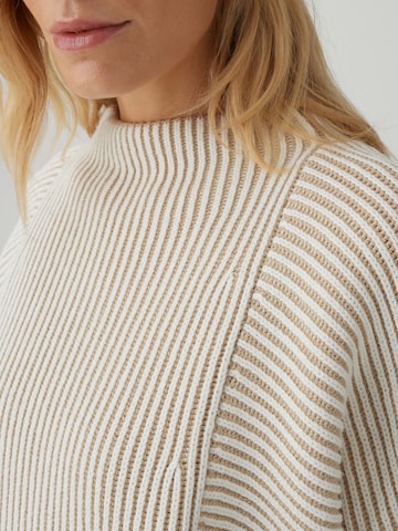 Pulover 'Pozoli' de la OPUS pe bej