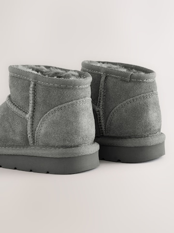 Next Stiefel in Grau