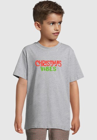 Merchcode Shirt 'Christmas Vibes' in Grijs: voorkant