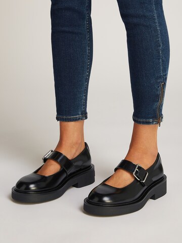 Tommy Jeans Slip-ons in Black