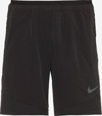 NIKE Regular Sportshorts in Schwarz: predná strana