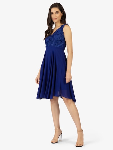 APART Cocktailkleid mit weitem Rockpart aus zartem Chiffon in Blau: predná strana