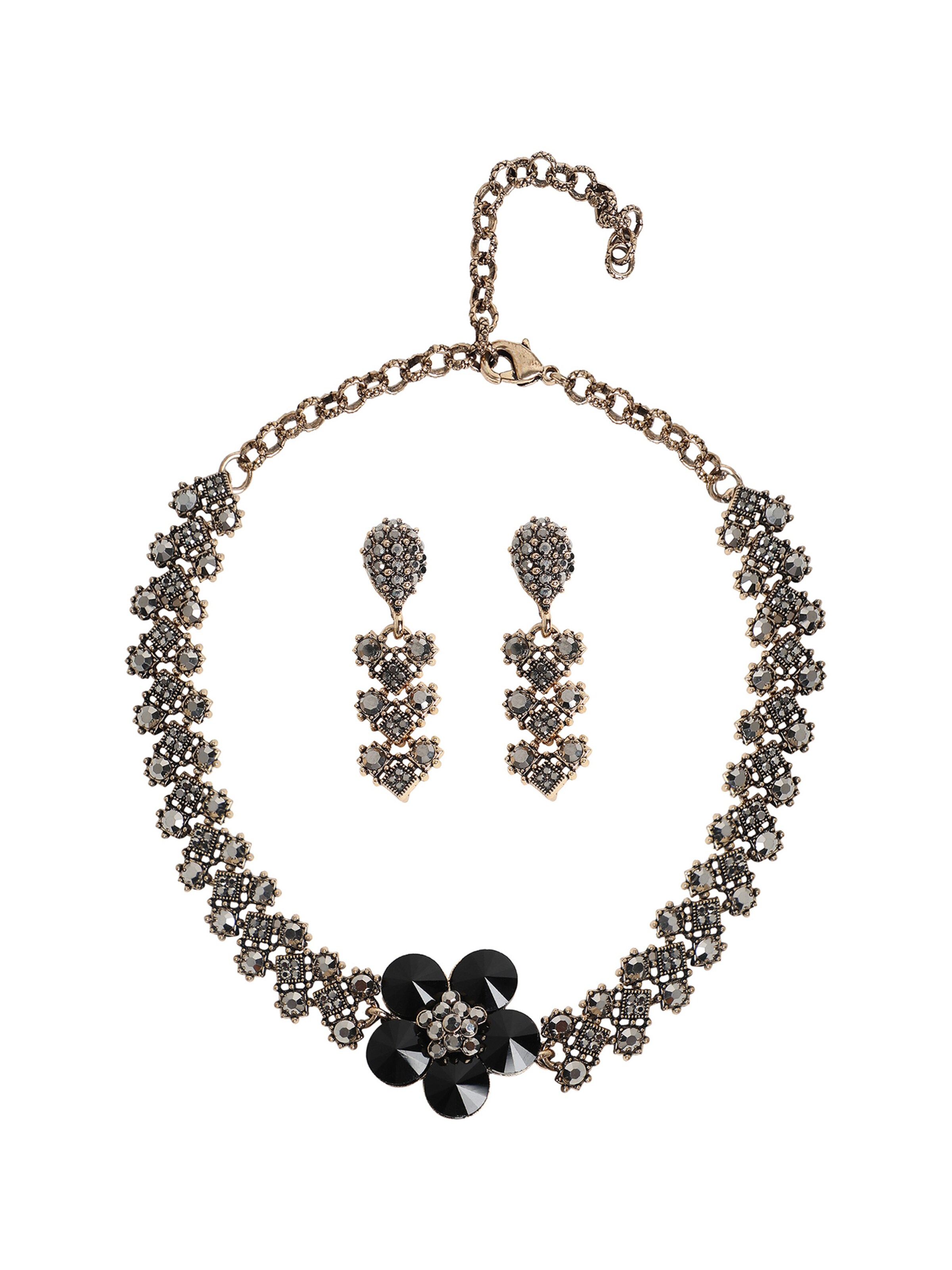 SOHI Smyckeset 'Kachri' i silver: framsida