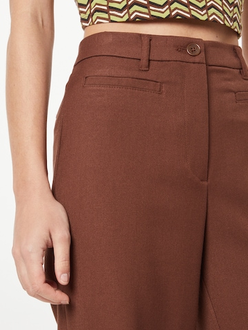 Monki - Pierna ancha Pantalón de pinzas en marrón