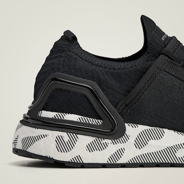 ADIDAS BY STELLA MCCARTNEY - Zapatillas de running 'Ultraboost DNA' en negro