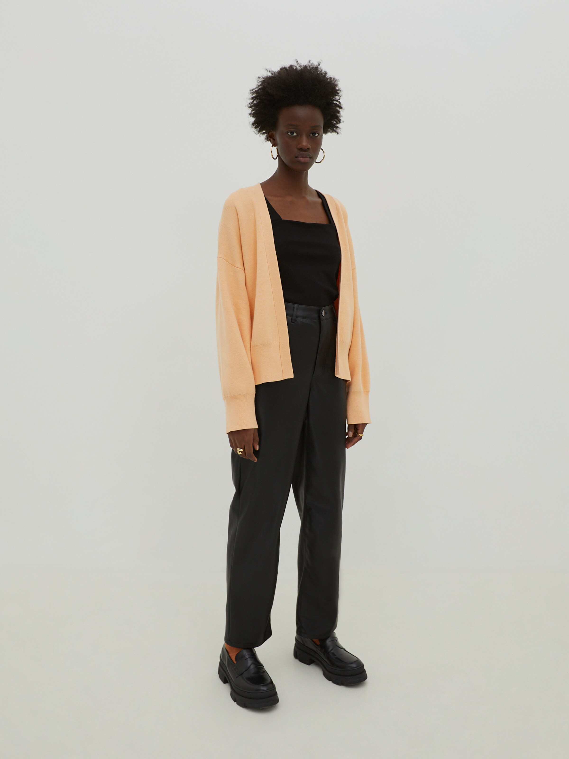 Frauen Pullover & Strick EDITED Strickjacke 'Hazel' in Apricot - CW46538 Frauen Pullover & Strick EDITED Strickjacke 'Hazel' in Apricot - CW46538