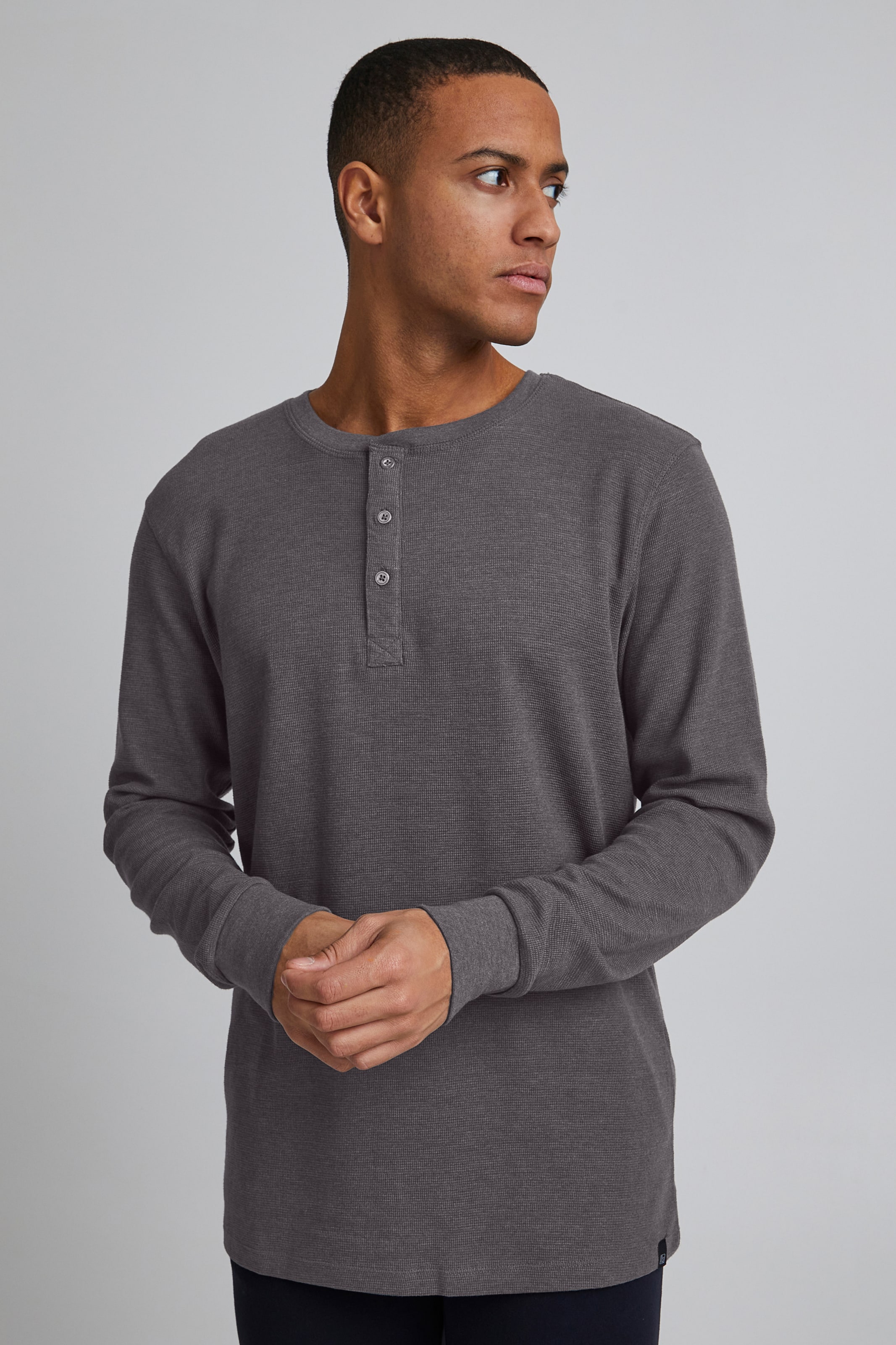Camisetas de manga larga para hombres con escote Henley ABOUT YOU