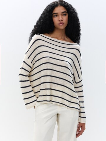 Pull&Bear Sweater in Beige: front