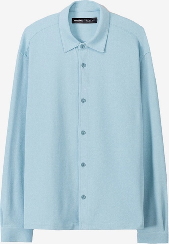 BershkaRegular Fit Košulja - plava boja: prednji dio