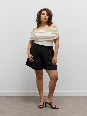Wide leg Pantaloni con pieghe di CITA MAASS in nero