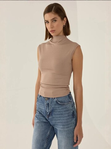 Hiccup Top in Brown