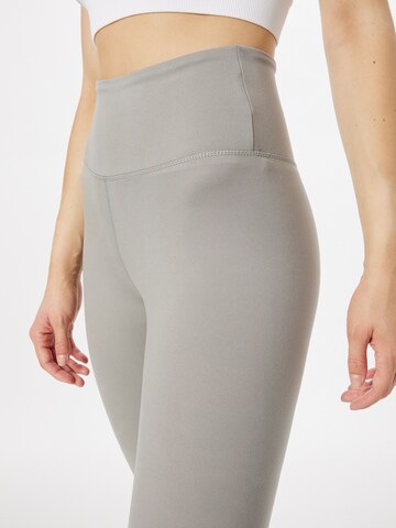 Skinny Pantaloni sportivi 'ZEN' di Marika in grigio