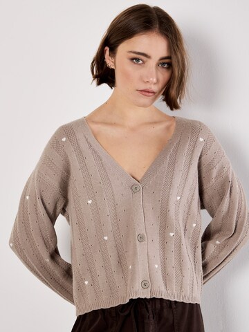 Cardigan Apricot en marron : devant