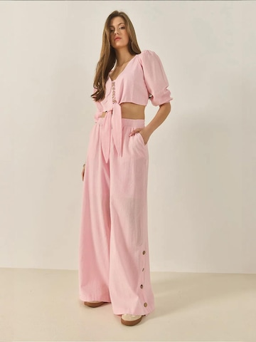 Completo pantalone di Bianco Lucci in rosa