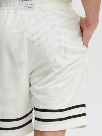 11 Project - Loosefit Calças 'Zaine ' em branco