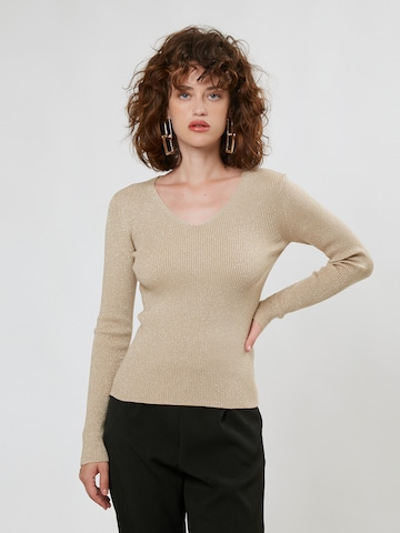 Pullover di Influencer in beige: frontale