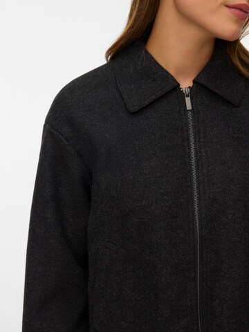 VERO MODA Between-Season Jacket 'VMIda' in Black